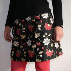 Seidenrock mit Blumen